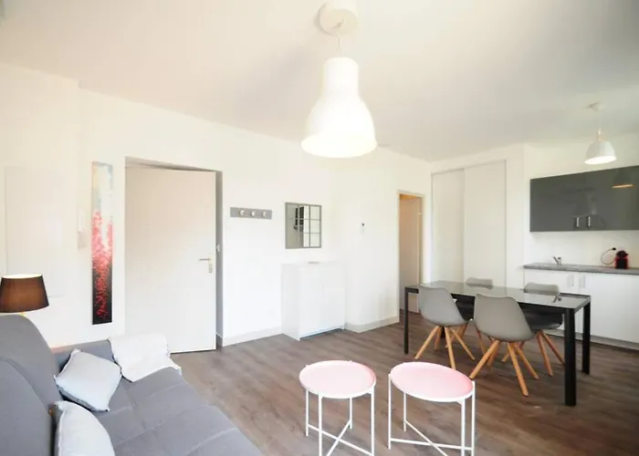 Les Trois Mai Apartman