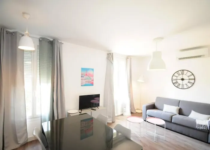 Les Trois Mai Cannes