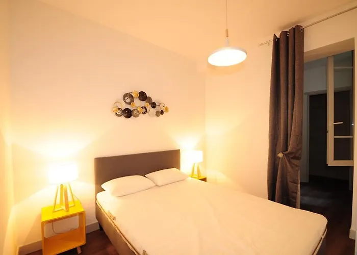 Les Trois Mai Apartman