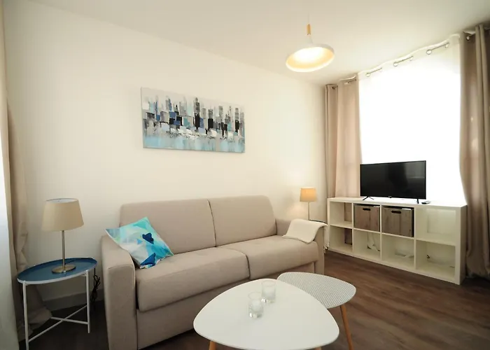 Les Trois Mai * Cannes