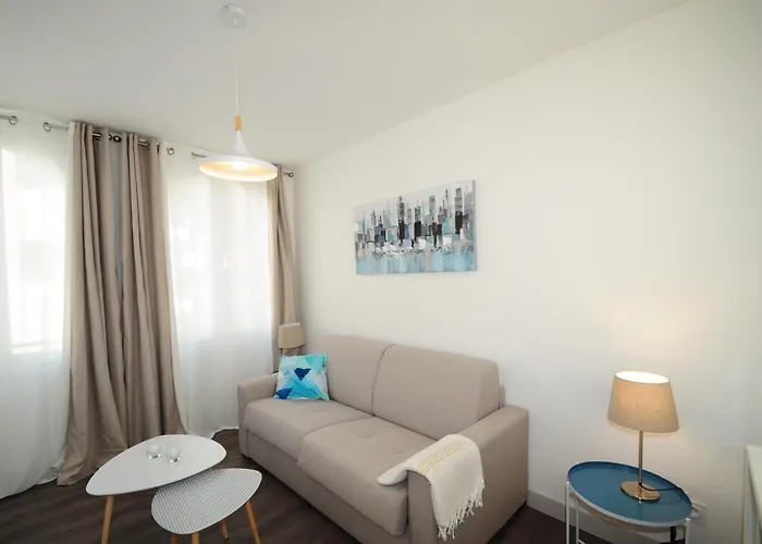 Les Trois Mai Apartman *