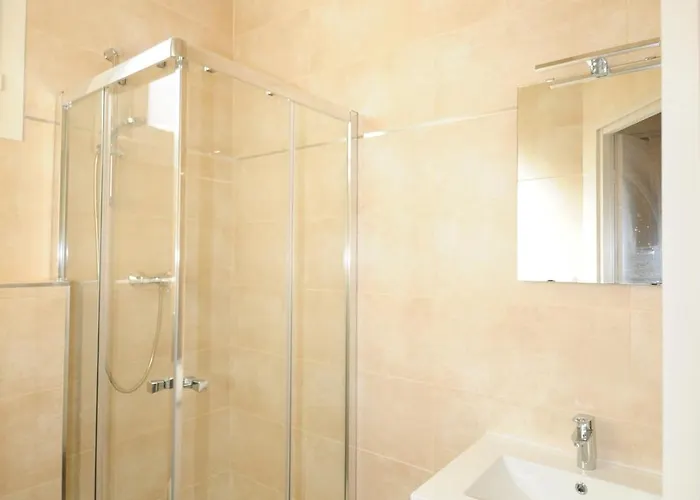 Les Trois Mai Apartman