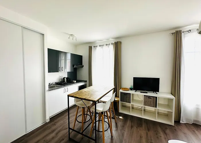 Les Trois Mai Apartman