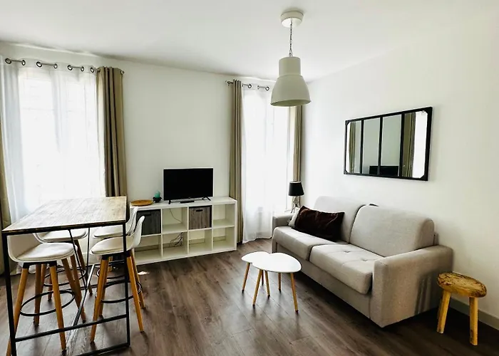 Les Trois Mai Cannes