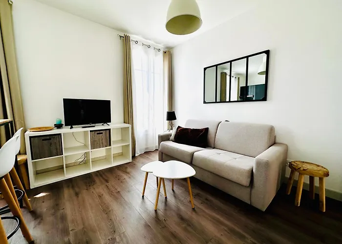 Les Trois Mai Apartman