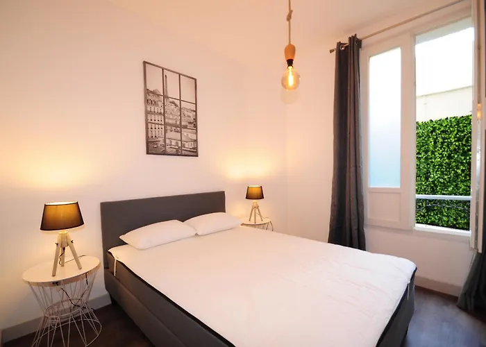 Les Trois Mai Apartman *