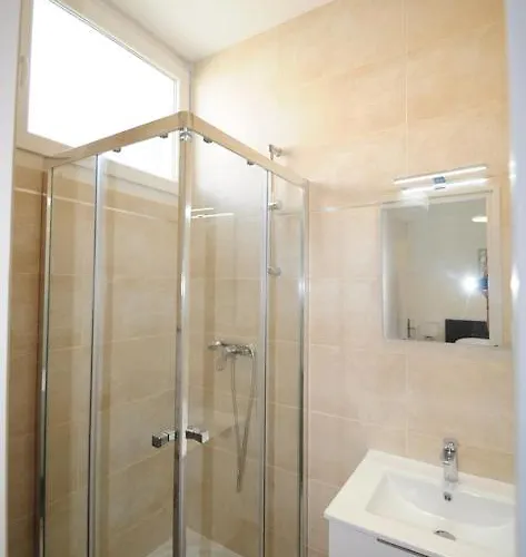 Les Trois Mai Apartman