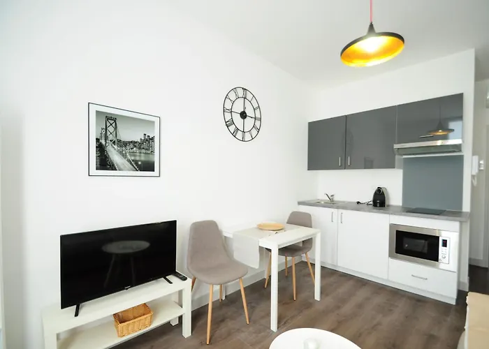 Les Trois Mai * Cannes