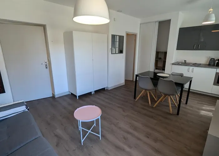 Les Trois Mai Cannes