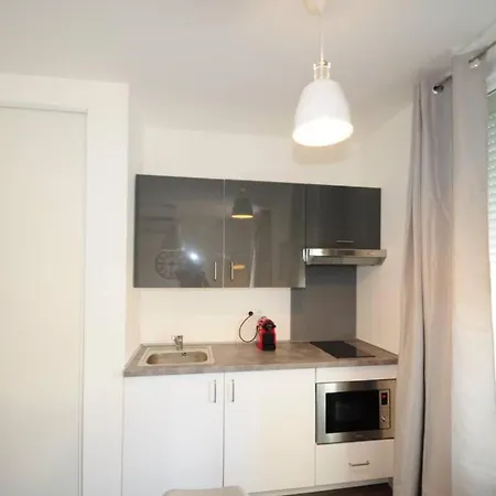 Les Trois Mai Apartment *