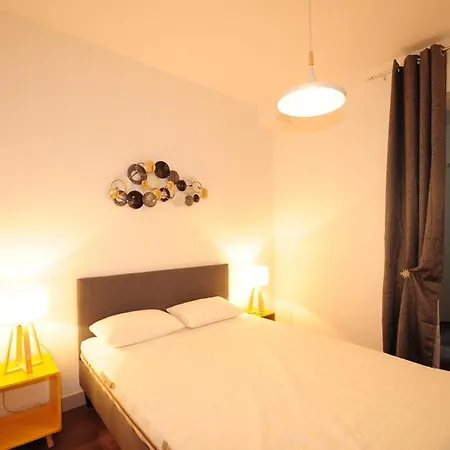 Les Trois Mai Apartment