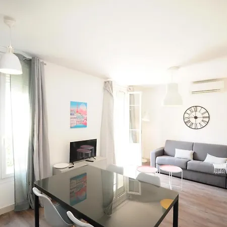 Les Trois Mai アパート