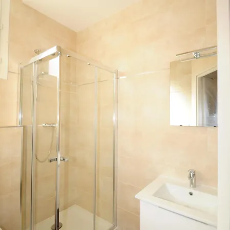 Les Trois Mai Apartment