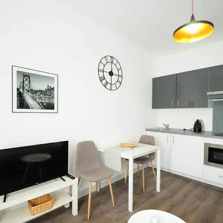 Les Trois Mai * Cannes