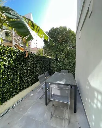 Les Trois Mai Cannes