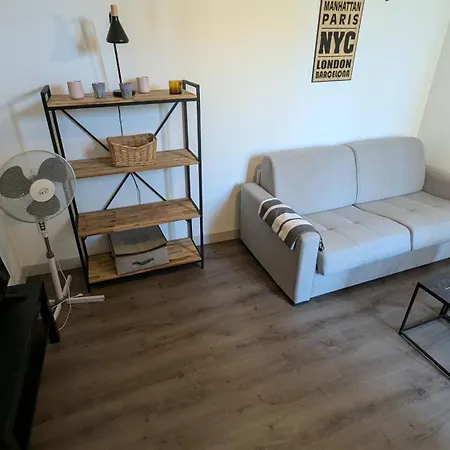 Les Trois Mai アパート *