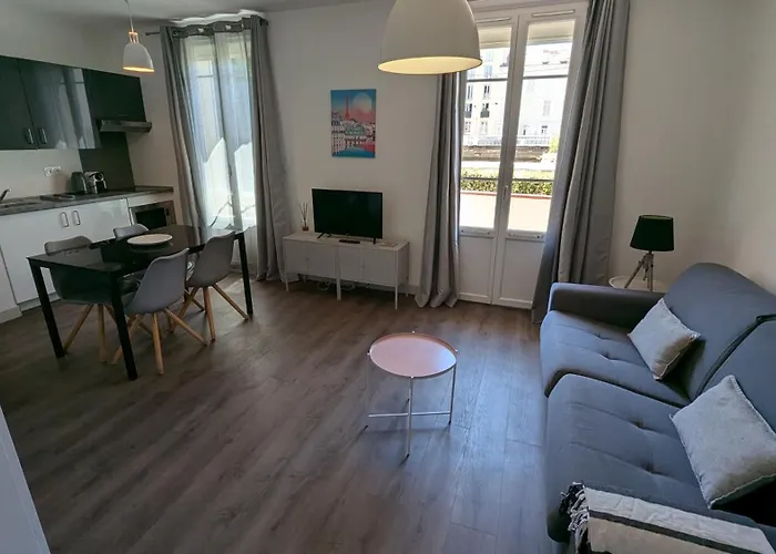 Les Trois Mai * Cannes