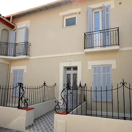 Les Trois Mai Apartment *
