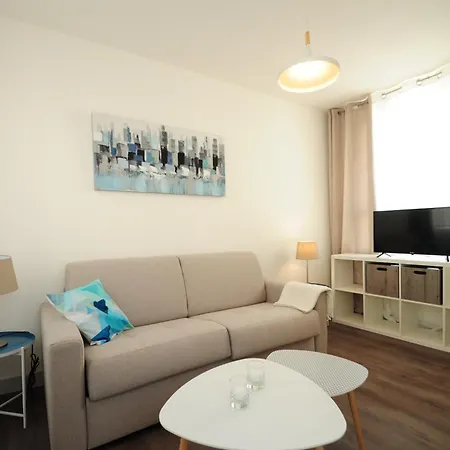 Les Trois Mai * קאן