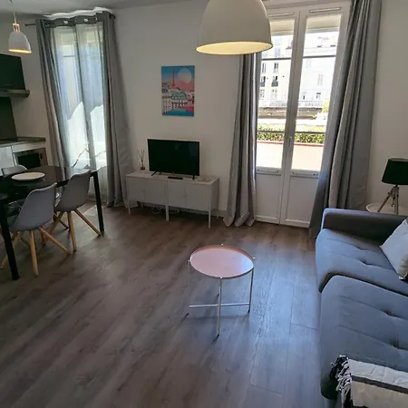 Les Trois Mai * קאן